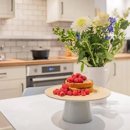 Дом отдыха Carpenters - The Lakes!